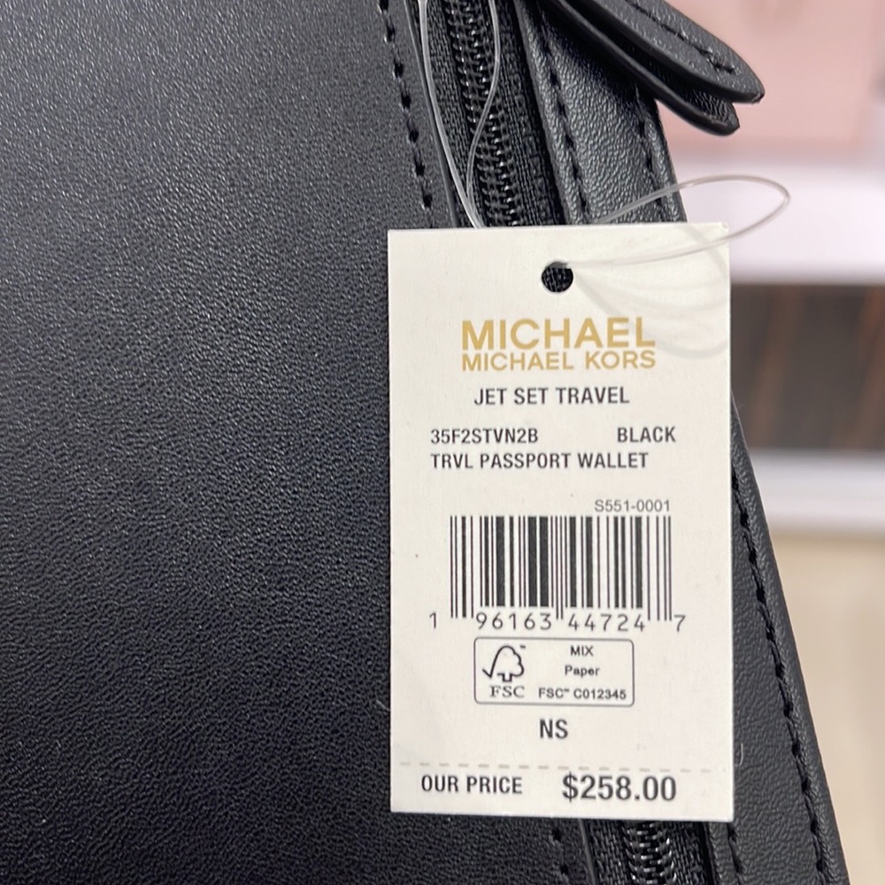 Michael Kors Jet Set Travel Passport Wallet
Black Signature/Silver-Tone Hardware - Picture 16 of 16